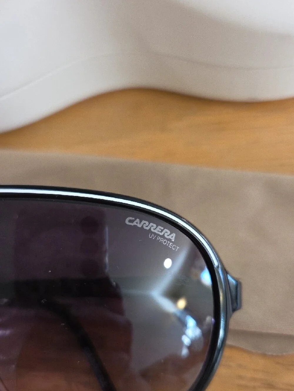 Carrera Men’s Black Aviator Sunglasses with Gradient Lenses. 1050/S